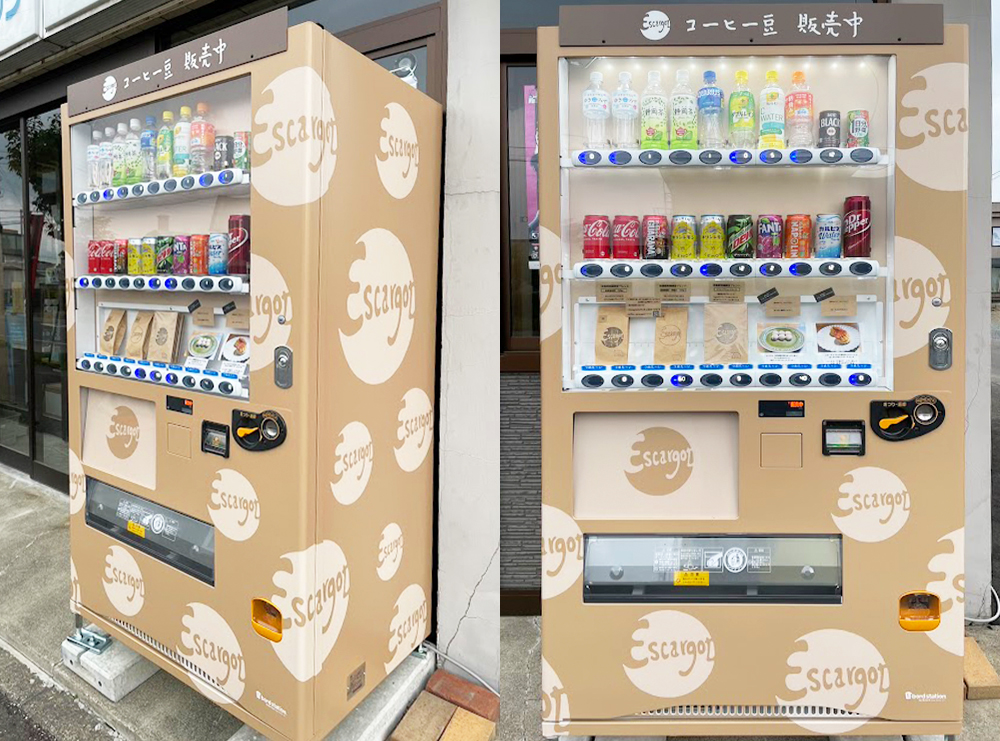 coffee escargotに設置された看板型自動販売機ボードステーション
